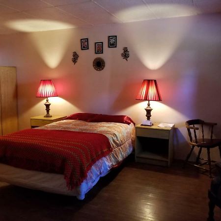 Pittsfield Motor Inn Екстер'єр фото