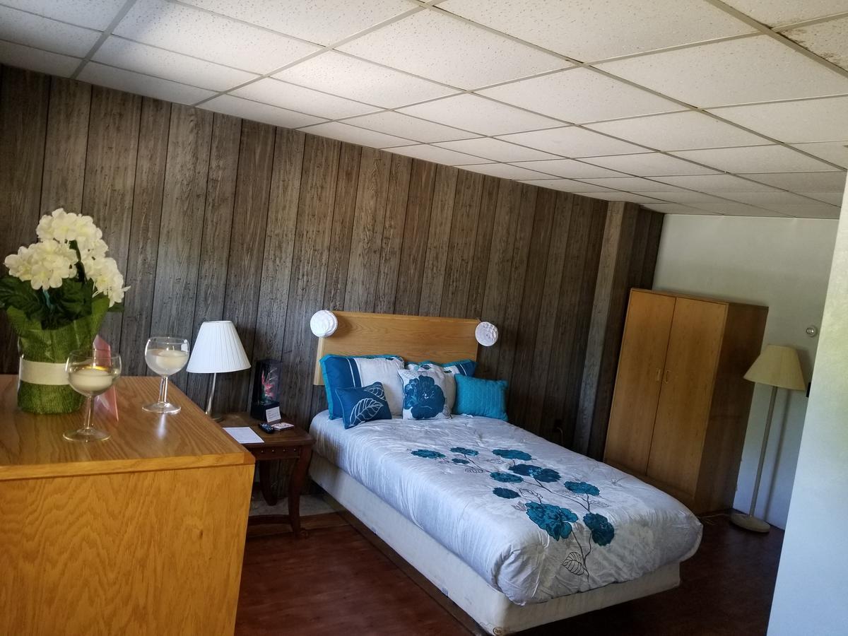 Pittsfield Motor Inn Екстер'єр фото