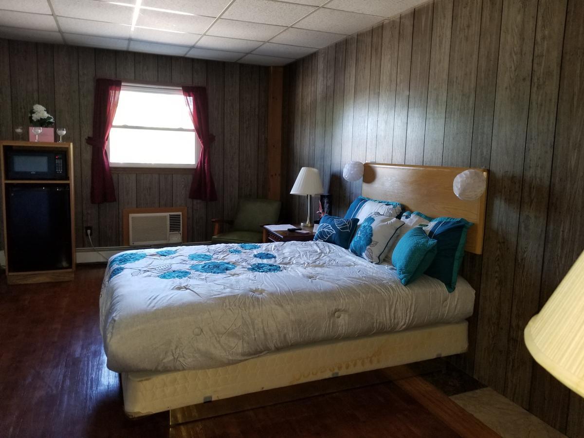 Pittsfield Motor Inn Екстер'єр фото