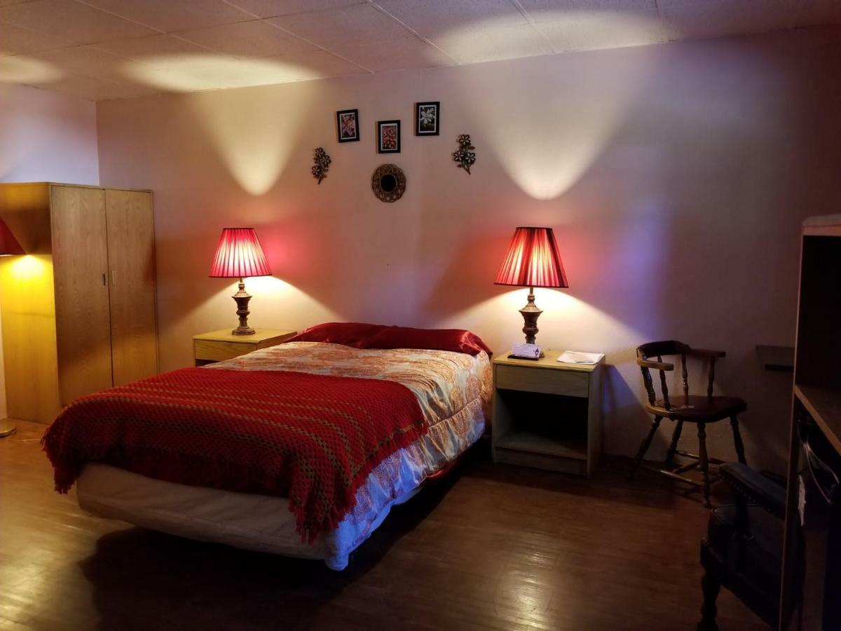 Pittsfield Motor Inn Екстер'єр фото
