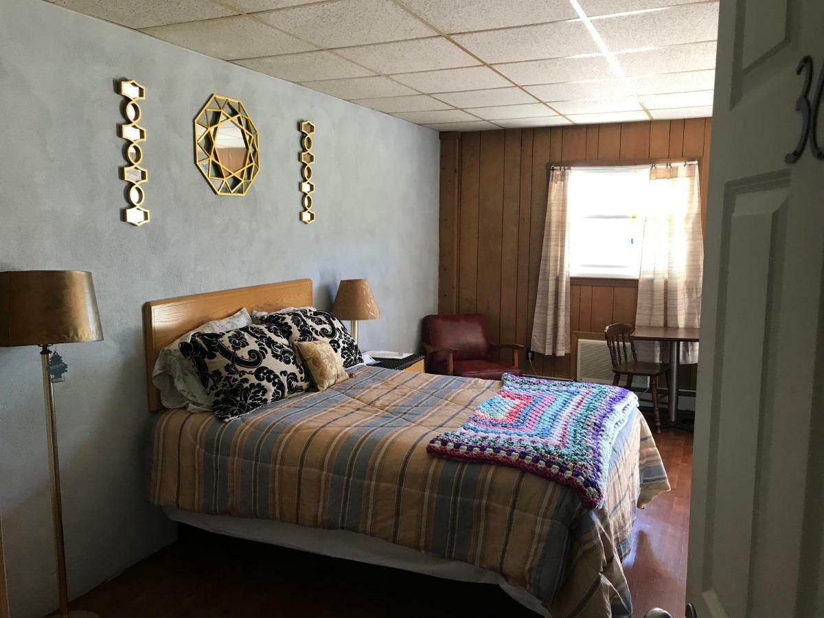 Pittsfield Motor Inn Екстер'єр фото